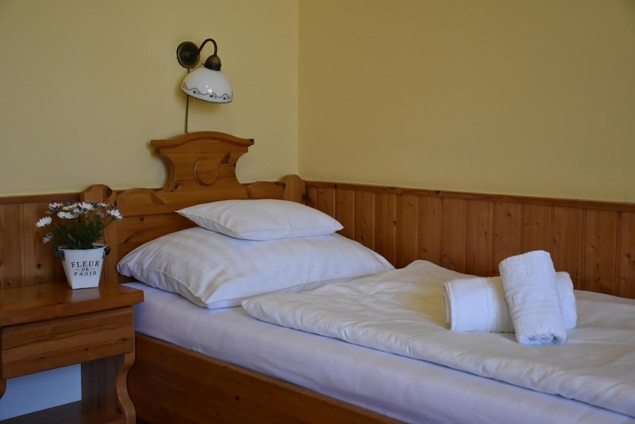 Bozi Rozi Panzio Hotel Fertőboz Екстериор снимка