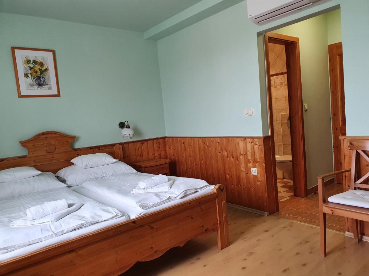 Bozi Rozi Panzio Hotel Fertőboz Стая снимка