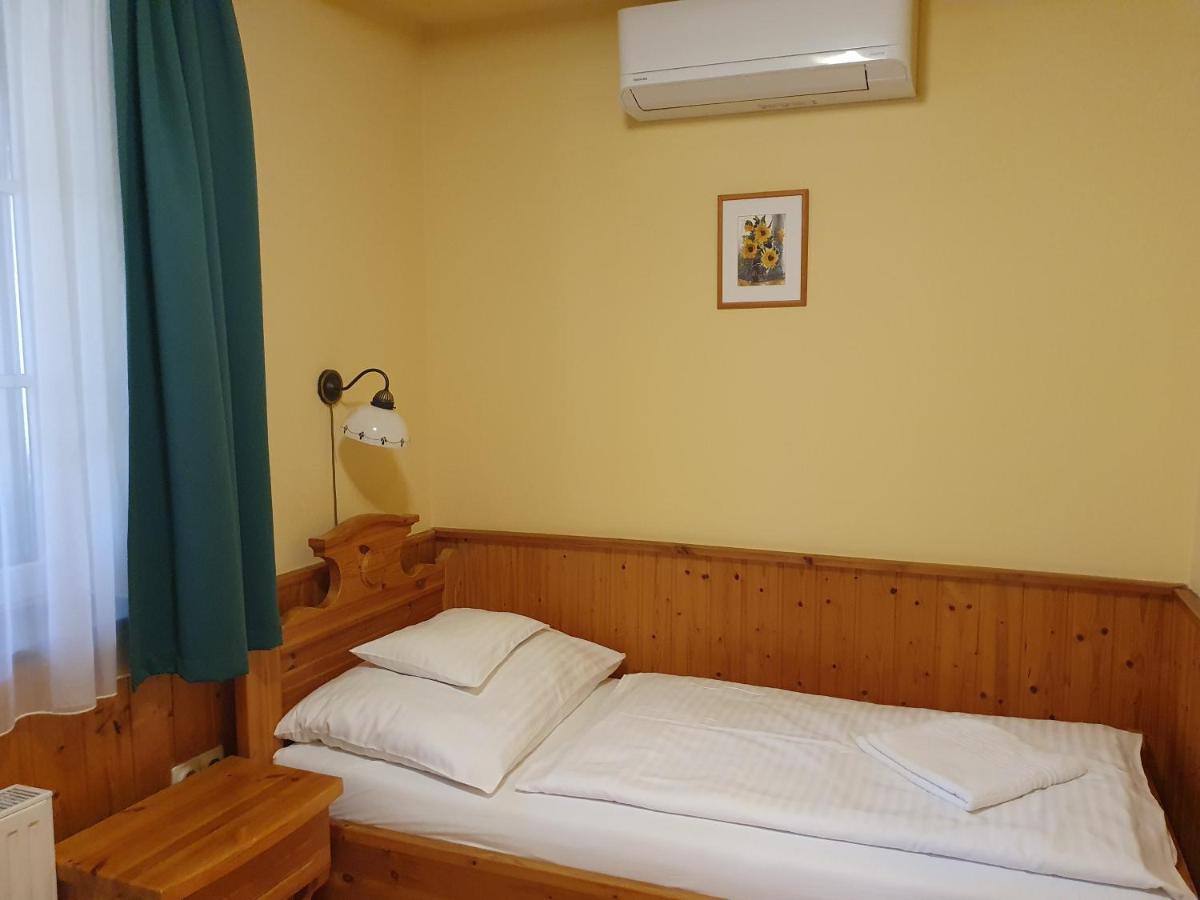 Bozi Rozi Panzio Hotel Fertőboz Екстериор снимка